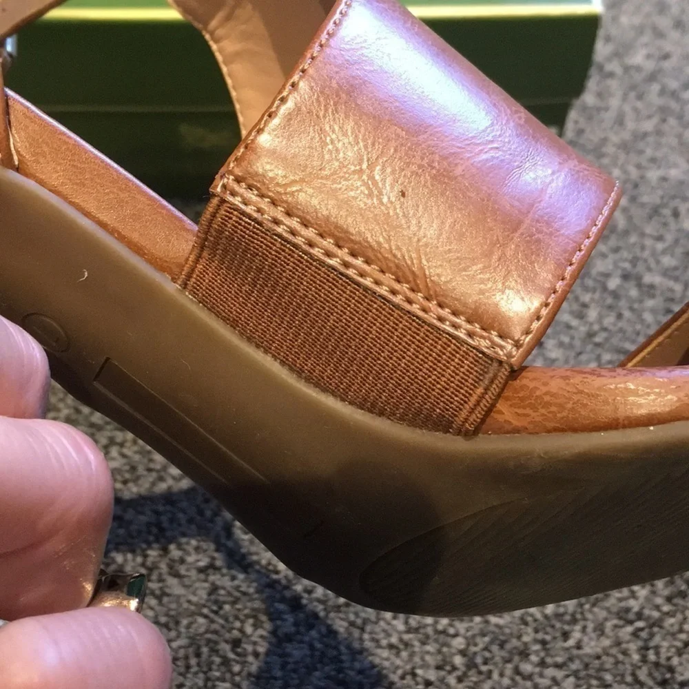 Coach and Four 3” Brown Strap Padded Footbed Block Heels Box Included Size 7